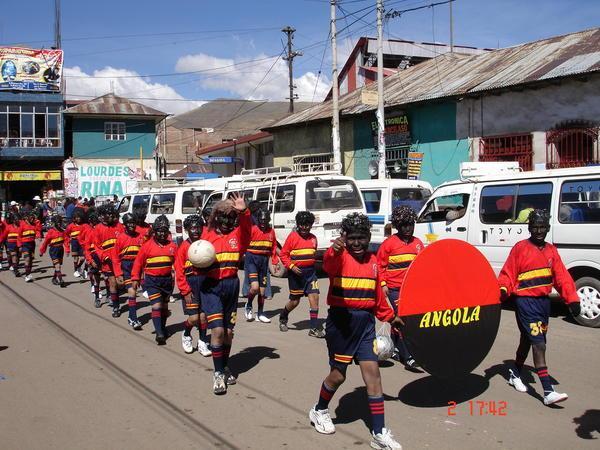 ''Angolia'' marching through Puno