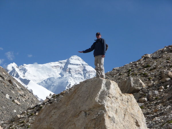 Ian touches top of Mt Everest