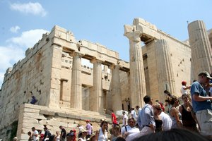 Crowded step to the Propylaia
