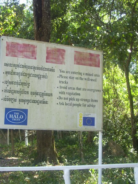 Landmine warning sign
