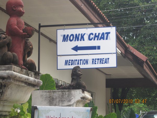 Monk chat at Wat Chedi Luang