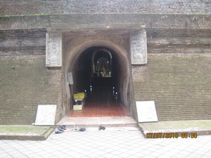 Meditation tunnel