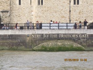 Traitor's gate under Tower of London