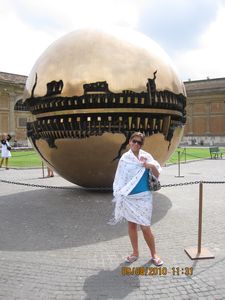 Arnaldo Pomodoro's sphere