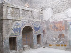 a well preserved room, Herculaneum