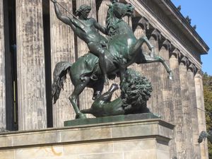 Statue outside Altes Museum