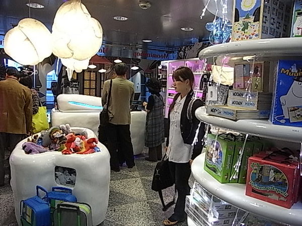 Helsinki - airport Mumo shop