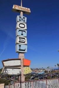 Paradise Beach motel - old sign