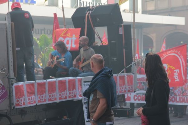 Strasburg workers strike music