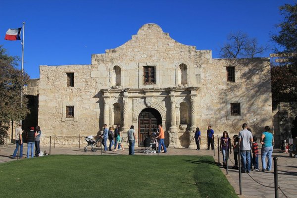 the Alamo in the daytime