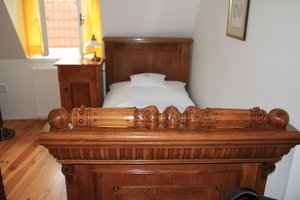 the fancy bed at Hubertus