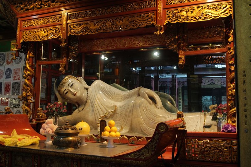 reclining white Buddha