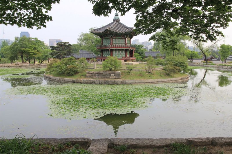 -Gyeongbokgung lake pavilion