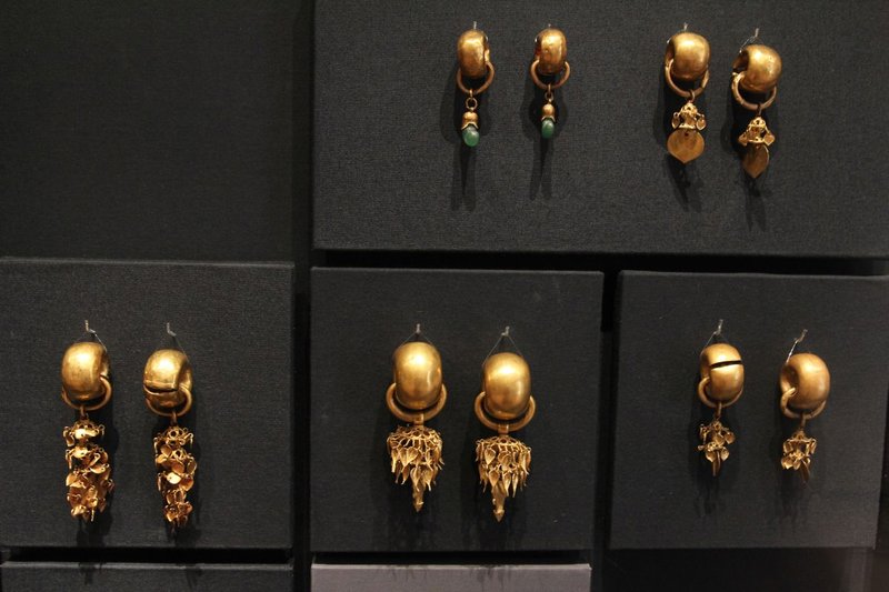 -NatMuseum gold earrings