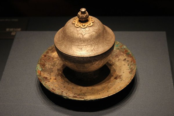 silver dish in Gongju Nat Museum