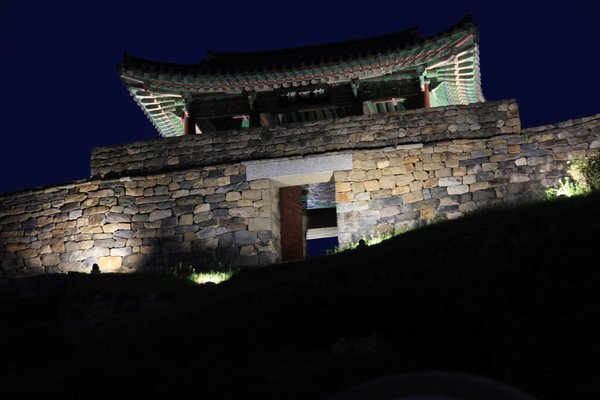 Gongsangeon gate at night
