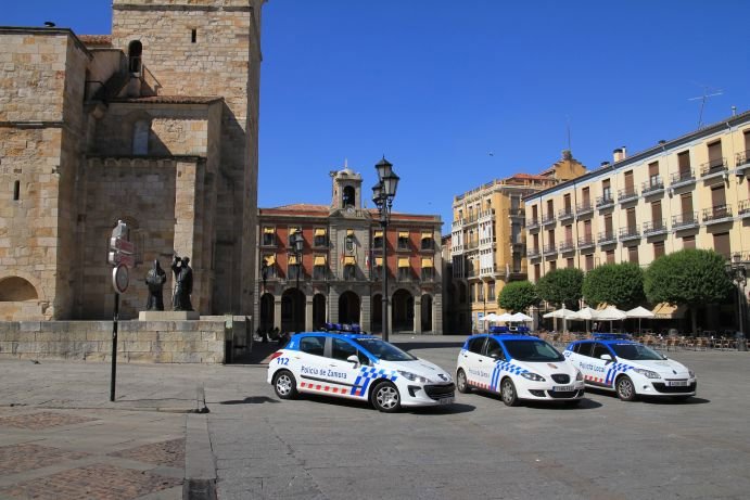 Plaza Mayor - police noddy cars