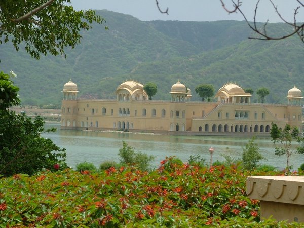 Lago en Jaipur, frente al Trident