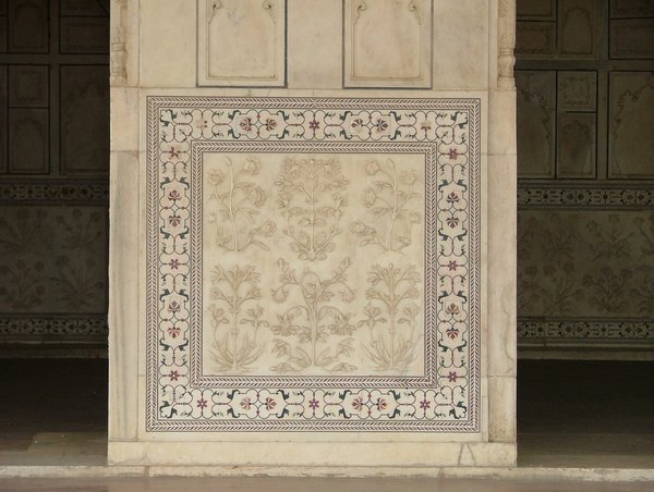 Columna entre los arcos, Shish Mahal