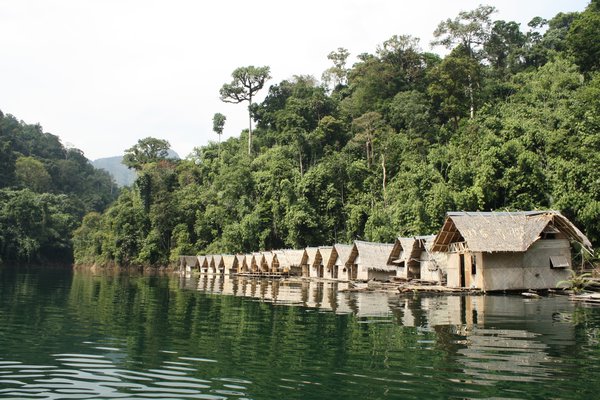 Khao Sok floating village