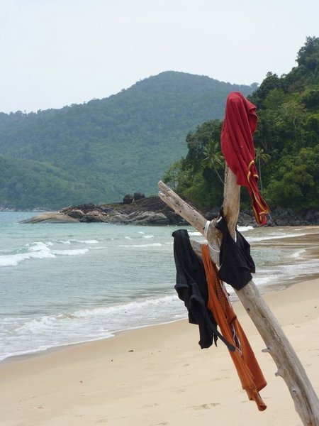 Tioman Island: clothes hanging out to dry in Juara beach