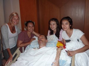 Bangkok: Visiting Pertti at the hospital (Anna, Sarika, Maria & Alisa