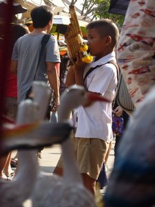 Bangkok: boy plays music at weekendmarket
