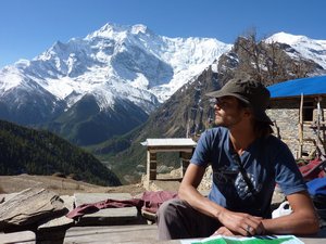 Having our morning coffee break at 3730m, after a steep climb with magnificent views on Annapurna II