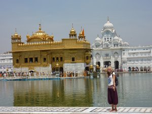 It's not allowed to turn your back to the Golden Temple