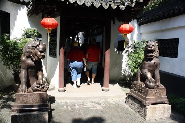 Yu Gardens - Lions at the door