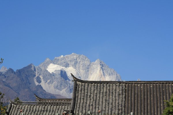 q-IMG 3075 - Lijiang Old City - View of Jade Dragon Snow Mountain from Lijiang