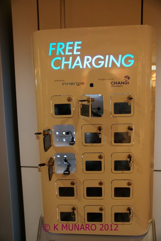 Free phgne charging in airport