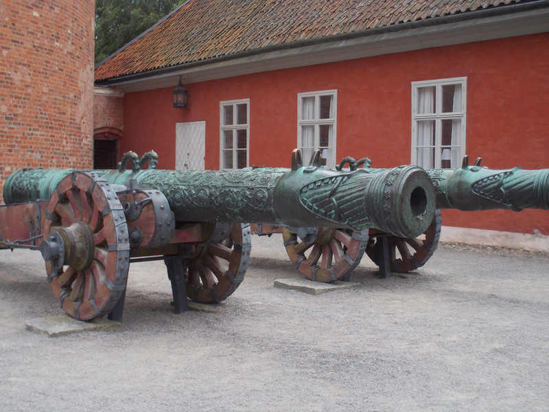 Cannons inside the slot