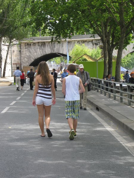 Walking toward Pont Marie