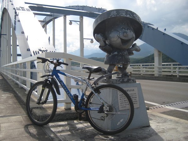 My bike and the Hokkaido man, in Furano