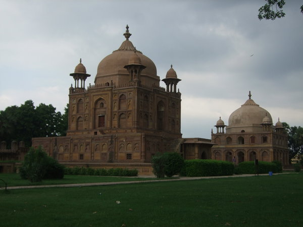 Mughal tombs, Allahabad