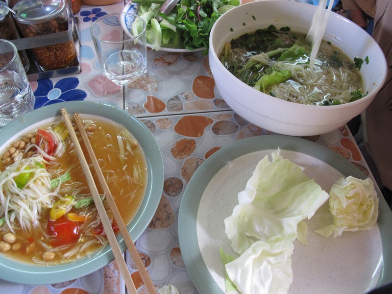 Papaya salad and noodle soup