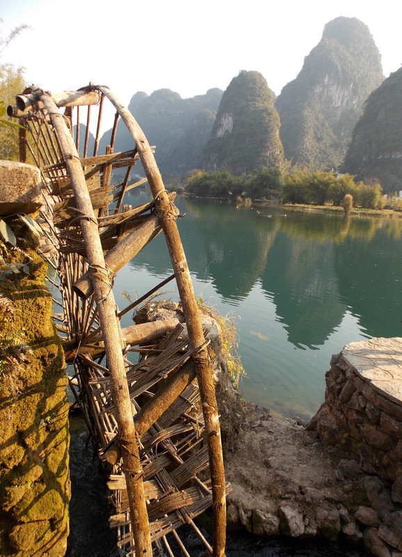 Water wheel on Yulong River
