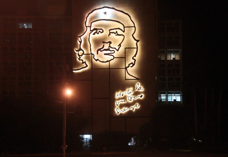 Che Lights Up At Night