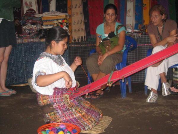 Weaving by hand, St. Miguel Due