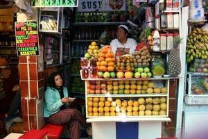 La Paz: me at fruit markets eating musli