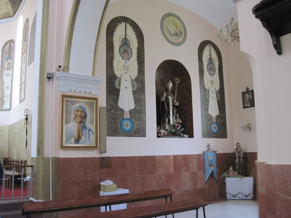 Inner wall in front of the pews where Mother Teresa sat