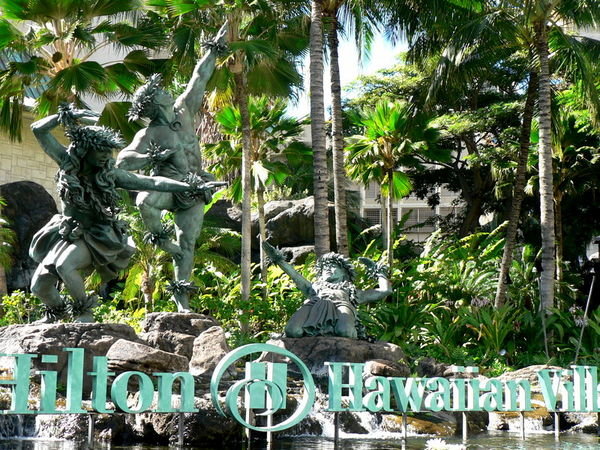 Statues outside Hawaiian Hilton Village