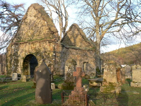 Ruined graveyard, close to the Creggans Inn