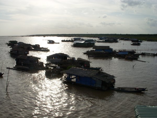 Tonle Sap floating village 