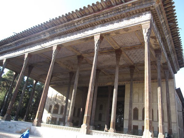 Chehelsotoon Palace