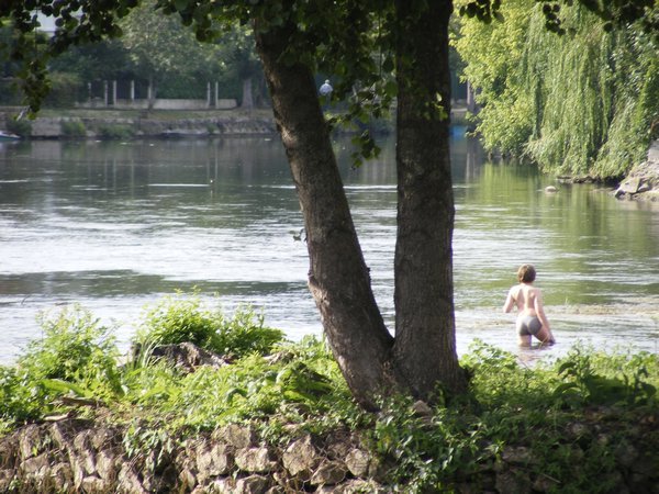 swimmer in the river in Moret