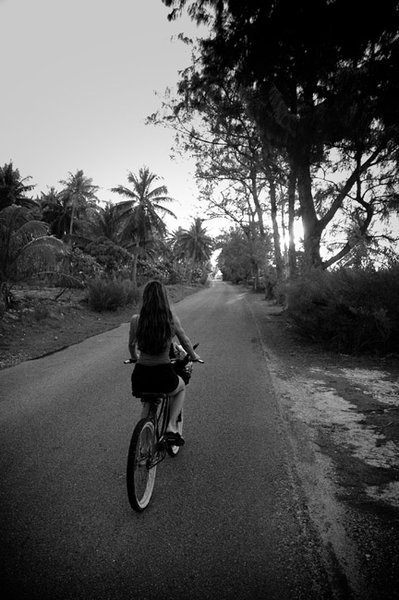 Caroline on Bike Rangiroa 