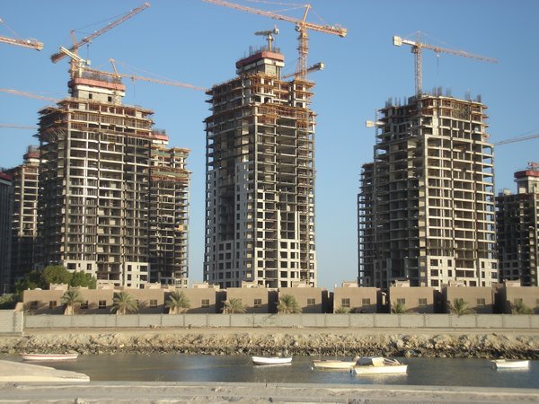 More apartments shooting up, these one's very close to the Saudi Causeway