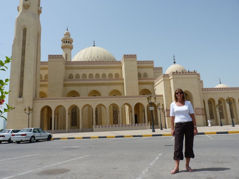 Raewyns outside the Grand Mosque